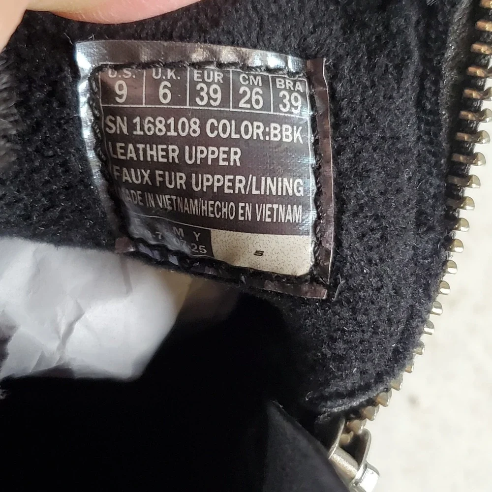 Skechers new without